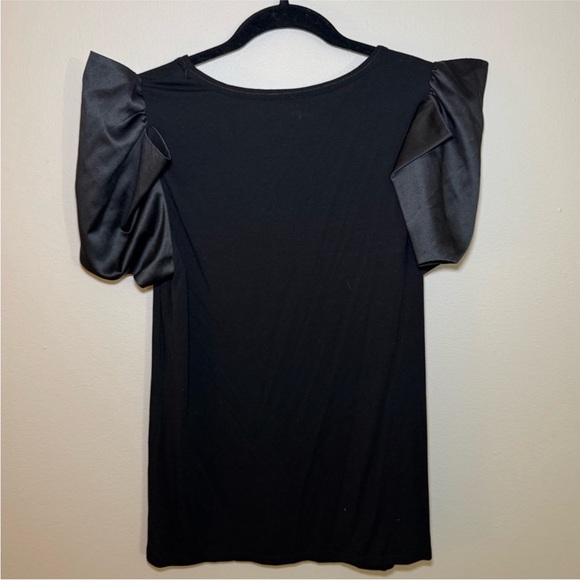 GUC. Puff sleeve tee with flattering shape. So classy. So chic. Day to night - Picture 2 of 2